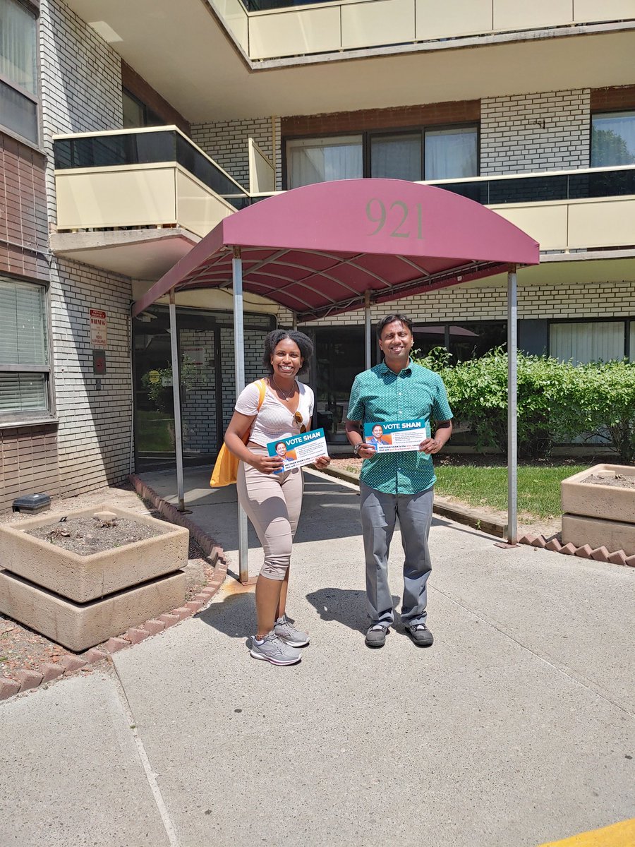 Janelle_Brady_'s tweet photo. Visited @NeethanShan today to knock on some doors in #ScarbTO #ScarbCentre! Neethan has always been a kind mentor and friend. Folks in Scarborough are excited about his commitment to community. All out on Thursday June 2nd🧡🍊 #TeamNeethan #ondp #onpoli https://t.co/5bAgZzsKoA