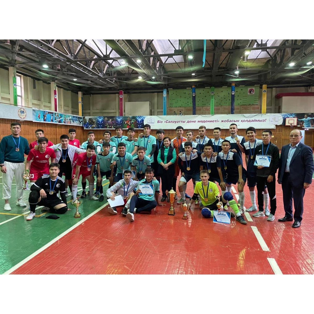 Tdkcollege's tweet photo. 🆕В Национальной студенческой лиге среди студентов при поддержке Министерства образования и науки РК команда футзала Талдыкорганского высшего политехнического колледжа завоевала бронзов��ю медаль! https://t.co/K3dlTU8ay5