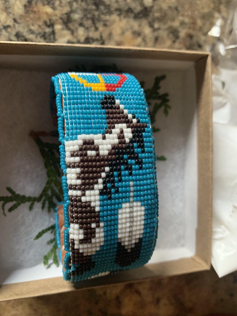 guthrie_cap's tweet photo. I had a great time connecting and reconnecting at #RES2022 but sadly I lost a cuff I was recently gifted by my mentor. I’m pretty sure I lost it when I was tearing down and moving my booth. It means the world. Any help finding it would be amazing. Pilamayaye lo https://t.co/wle2JkrY3W