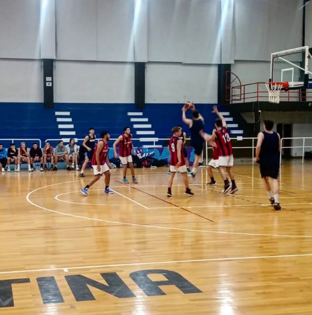 CASLABasquetFvo's tweet photo. Nuestros U19 🔵 se enfrentaron a la Selección 🇦🇷 U18 en el Cenard. 

El Conjunto Nacional continúa su preparación para el FIBA Américas de Tijuana.

Enorme experiencia para los jugadores dirigidos por @PabloBertoni1
y @ClavijoNico con la asistencia del PF @chucholopezok

🇦🇷🔵🔴 https://t.co/YDQ6sg8yBU