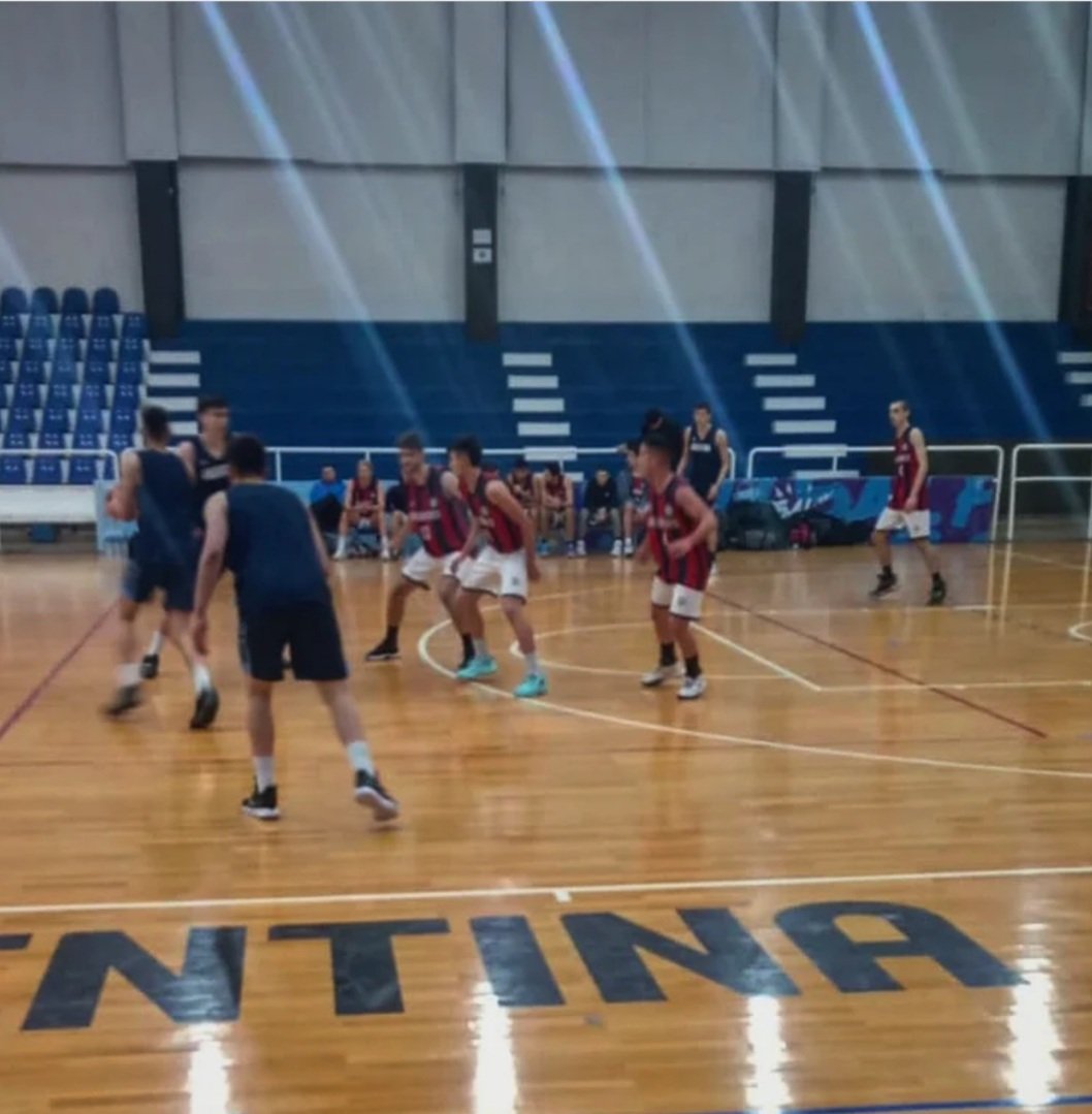 CASLABasquetFvo's tweet photo. Nuestros U19 🔵 se enfrentaron a la Selección 🇦🇷 U18 en el Cenard. 

El Conjunto Nacional continúa su preparación para el FIBA Américas de Tijuana.

Enorme experiencia para los jugadores dirigidos por @PabloBertoni1
y @ClavijoNico con la asistencia del PF @chucholopezok

🇦🇷🔵🔴 https://t.co/YDQ6sg8yBU