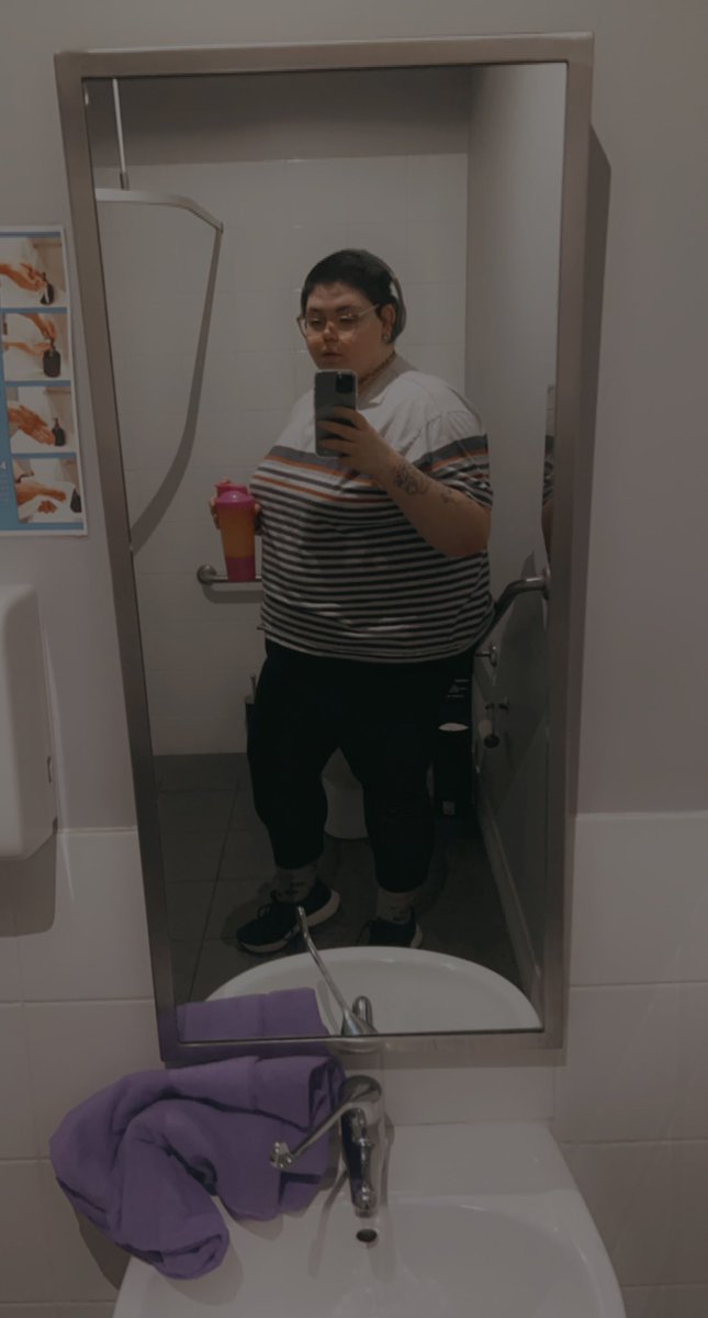 Abigailras01's tweet photo. Hitting that daily grind goal #grind #gym #fitness #weightloss #lifestyle #FitnessMotivation #exercise #exercise #fitnessgirl #SelfHealing #muscle #Moveformentalhealth https://t.co/qCI8E1i7c9