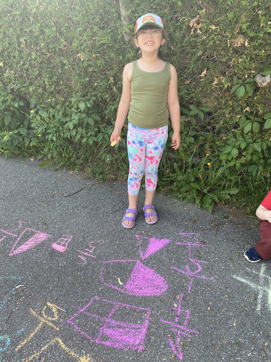 AkaiOCSB's tweet photo. Everyone seemed pretty happy that math class was outside today! @OLVictoryOCSB https://t.co/FmUJHXjQbm