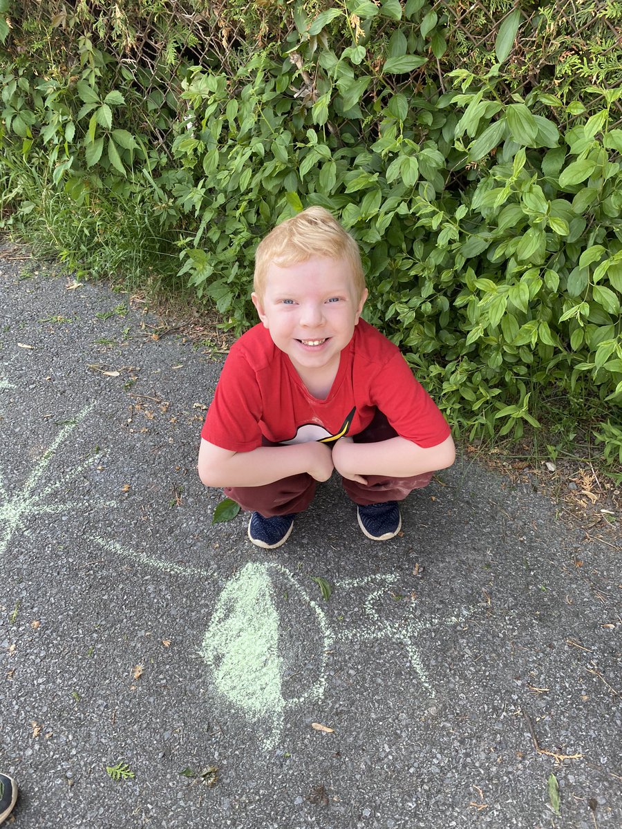 AkaiOCSB's tweet photo. Everyone seemed pretty happy that math class was outside today! @OLVictoryOCSB https://t.co/FmUJHXjQbm