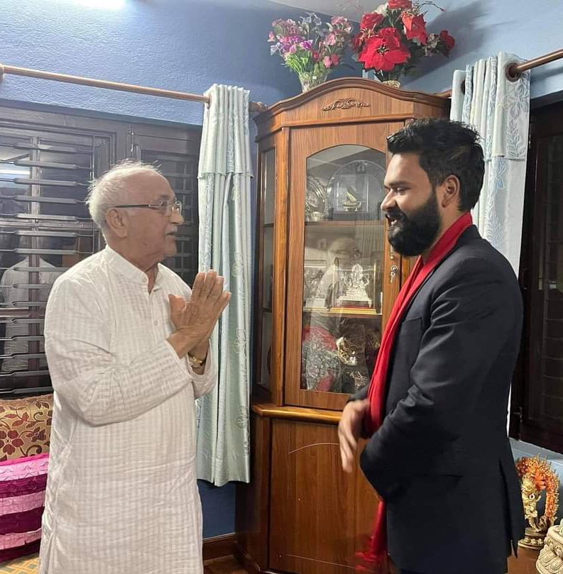 SarcasmNpl's tweet photo. “There is a comedian behind every successful politician” https://t.co/NpAq8s5IpI
