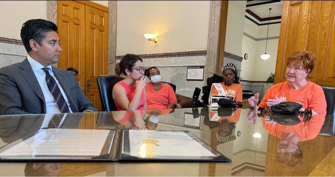Anna_Albi's tweet photo. Today, @MomsDemand met w/ Mayor @AftabPureval to discuss how to address gun violence in our community &amp; he proclaimed June 3 as National Gun Violence Awareness Day in Cincinnati. We are so grateful to have his support as we take on this public health crisis together. #WearOrange https://t.co/lOCiwv6t4M