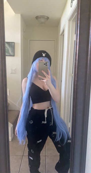 Look at my very real hair that is not a wig at all cause that would be crazy https://t.co/P37PhoR9NU<a href="/tag/twitch"class="tags"><span>#twitch</span></a><a href="/tag/twitchstreamer"class="tags"><span>#twitchstreamer</span></a><a href="/tag/smallstreamer"class="tags"><span>#smallstreamer</span></a>
