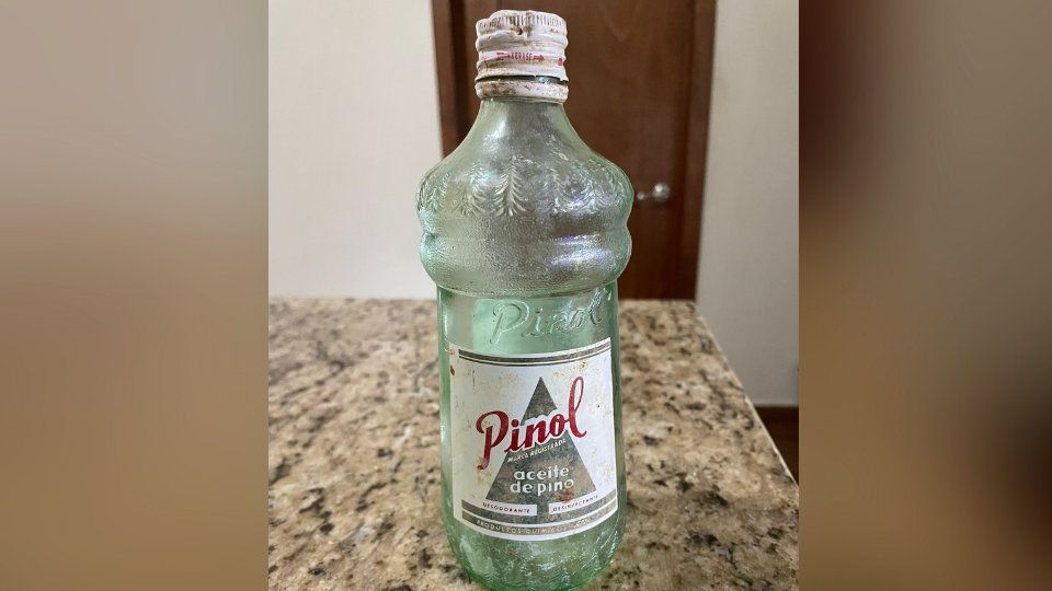 ABCNoticiasMX's tweet photo. 📱 #VIRAL | Encuentra botella de Pinol hecha de vidrio; invitan a hallar más ‘tesoros’.
🌐 https://t.co/72CNhACb7U https://t.co/1FSIT95Vux