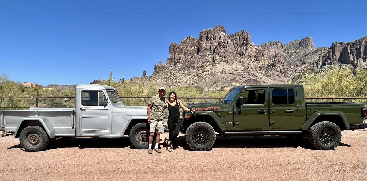 AnotherWanderer's tweet photo. Dad’s Jeep vs. my Jeep. ❤️ https://t.co/AIVStFcXA9