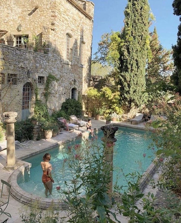 SovKnowledge's tweet photo. Who are you swimming here with? https://t.co/KtUvLOs6v3