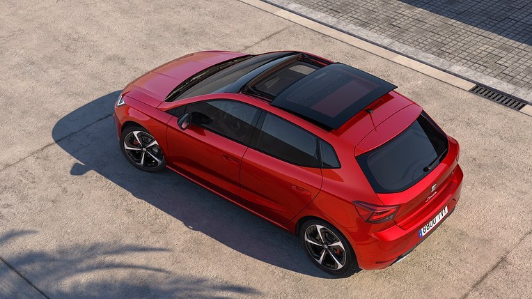 DyeMotor's tweet photo. El icónico #SEATibiza sigue siendo ese coche que enamora por su comodidad, diseño y ahora con nueva tecnología. Puedes realzar su carácter con los equipamientos Reference, Style, Xcellence y FR- ¡Tú decides! 😉 https://t.co/5Mz1G8c3Z6 

#SEAT #Fuenlabrada #MotorDYE🥇 https://t.co/Kps1rpyZK6