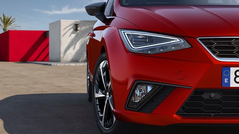 DyeMotor's tweet photo. El icónico #SEATibiza sigue siendo ese coche que enamora por su comodidad, diseño y ahora con nueva tecnología. Puedes realzar su carácter con los equipamientos Reference, Style, Xcellence y FR- ¡Tú decides! 😉 https://t.co/5Mz1G8c3Z6 

#SEAT #Fuenlabrada #MotorDYE🥇 https://t.co/Kps1rpyZK6