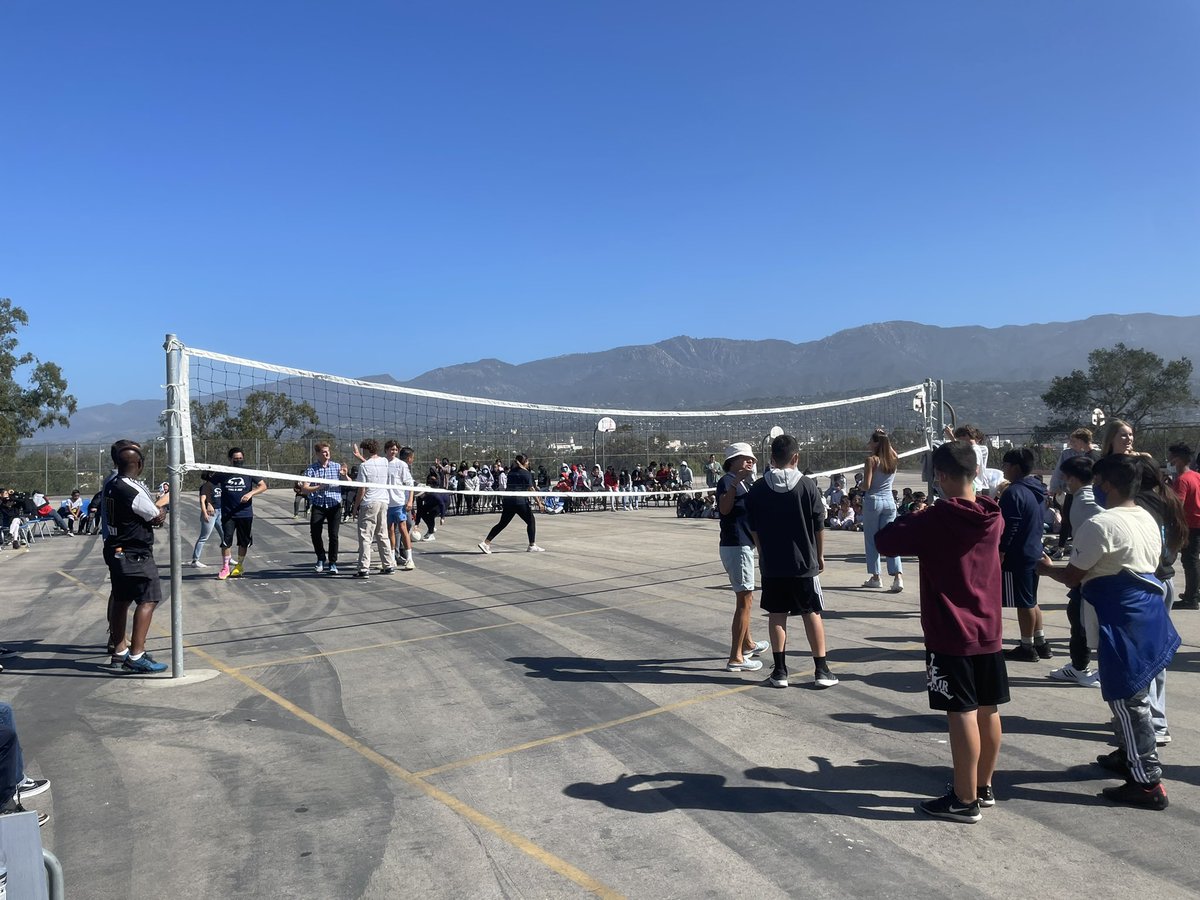 McKinleyBears's tweet photo. Thank you @SanMarcosRoyals for helping coach, ref, and keep score for our staff vs. students volleyball game! #heckyeahroyals https://t.co/9CzEa33CIn