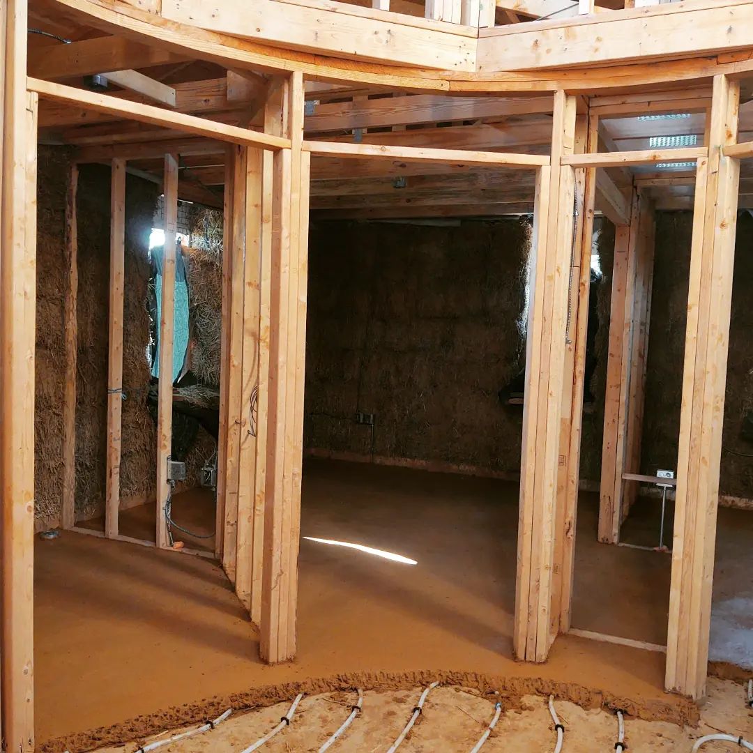 buildnaturally's tweet photo. #adobefloor #workshop
3 days
24 people
1000 SF of floor
25500 of material 😲
1 happy homeowner
1 grateful me
🙃💃💕
#naturalbuilding #handsonlearning #buildnaturally #clayfloor #earthenfloor #naturalarchitecture https://t.co/GGR80MZ5UY