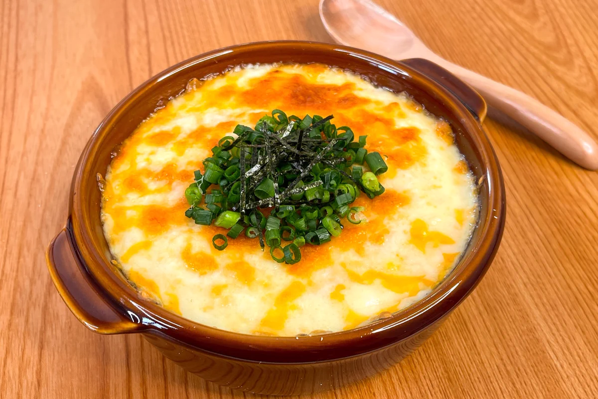 とろけるチーズがたまらない！チーズ豆腐グラタン。