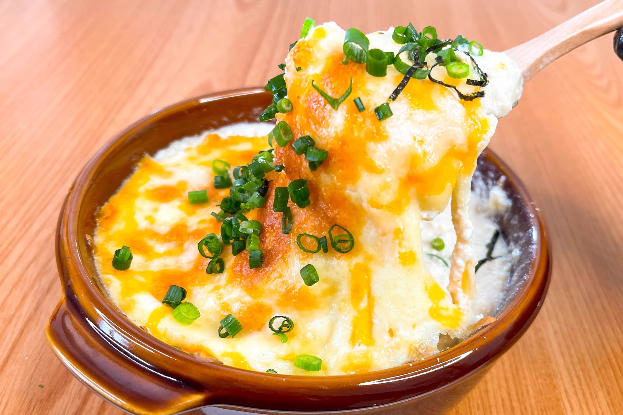 とろけるチーズがたまらない！チーズ豆腐グラタン。
