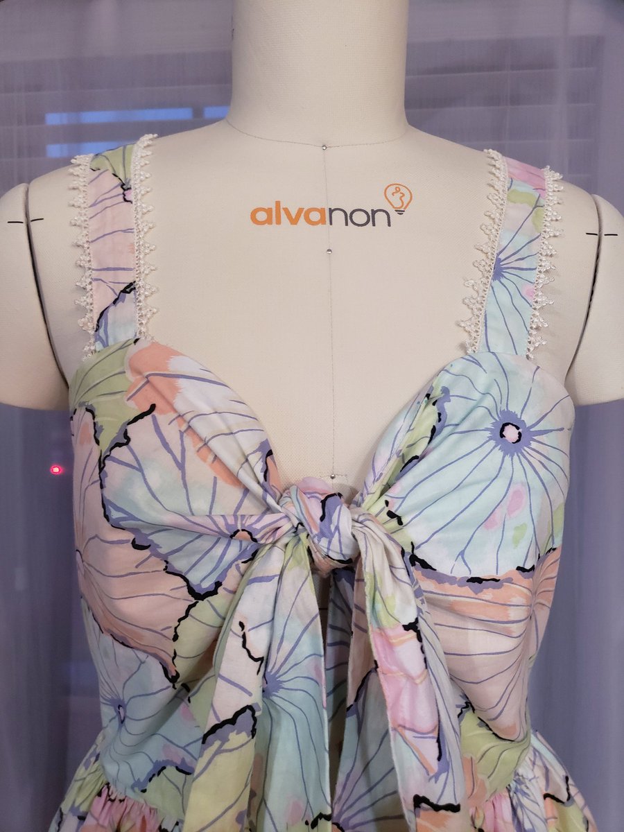 retrogradesigns's tweet photo. Dress done 👗 changed the neck shape a little from the pattern and should have not trusted their size reccomendation 😒 but at least its a little big and not a little small! 
Of course has pockets 🙌 https://t.co/tGtSDMpg7T