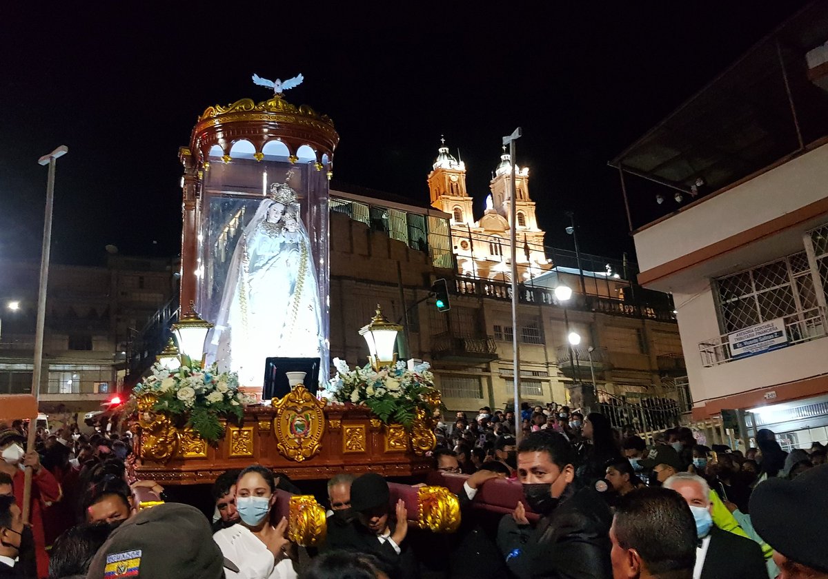 jm_janneth's tweet photo. Procesión de la Virgen de la Nube, por las calles de Azogues. https://t.co/S6OPAF3F6P