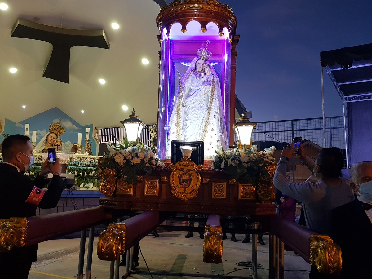 jm_janneth's tweet photo. Procesión de la Virgen de la Nube, por las calles de Azogues. https://t.co/S6OPAF3F6P