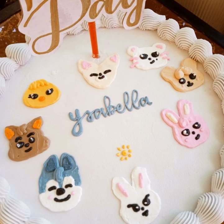 FlavoryBlends's tweet photo. We are now accepting regular cake orders for the month of June. Reserve yours now ~

#flavoryblends✨ #minimalistcakeph #minimalistcake #dedicationcake #koreanminimalistcake https://t.co/GJxQI6yOgJ