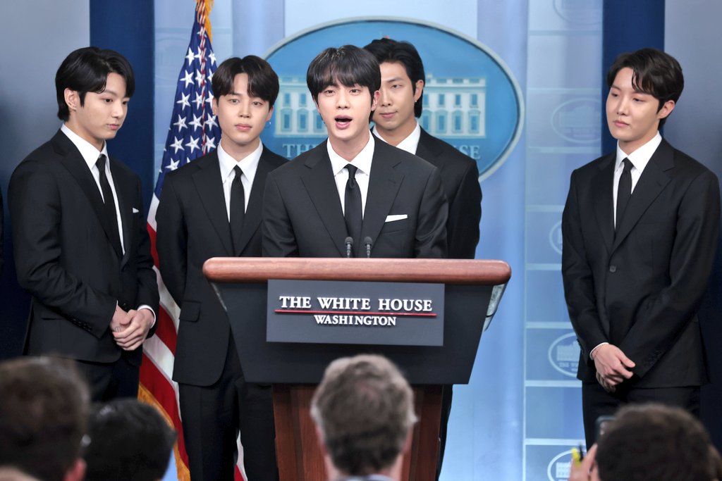 YoonJin1365244B's tweet photo. @bts_bighit @BTS_twt #JIN: “Today is the last day of AANHPI Heritage Month. We join The White House to stand with the AANHPI community &amp; to celebrate.”

#JIMIN: “We were devastated by the recent surge of hate crimes, including Asian American hate crimes. To put a stop on this and to support the cause https://t.co/rYiyE45oFu