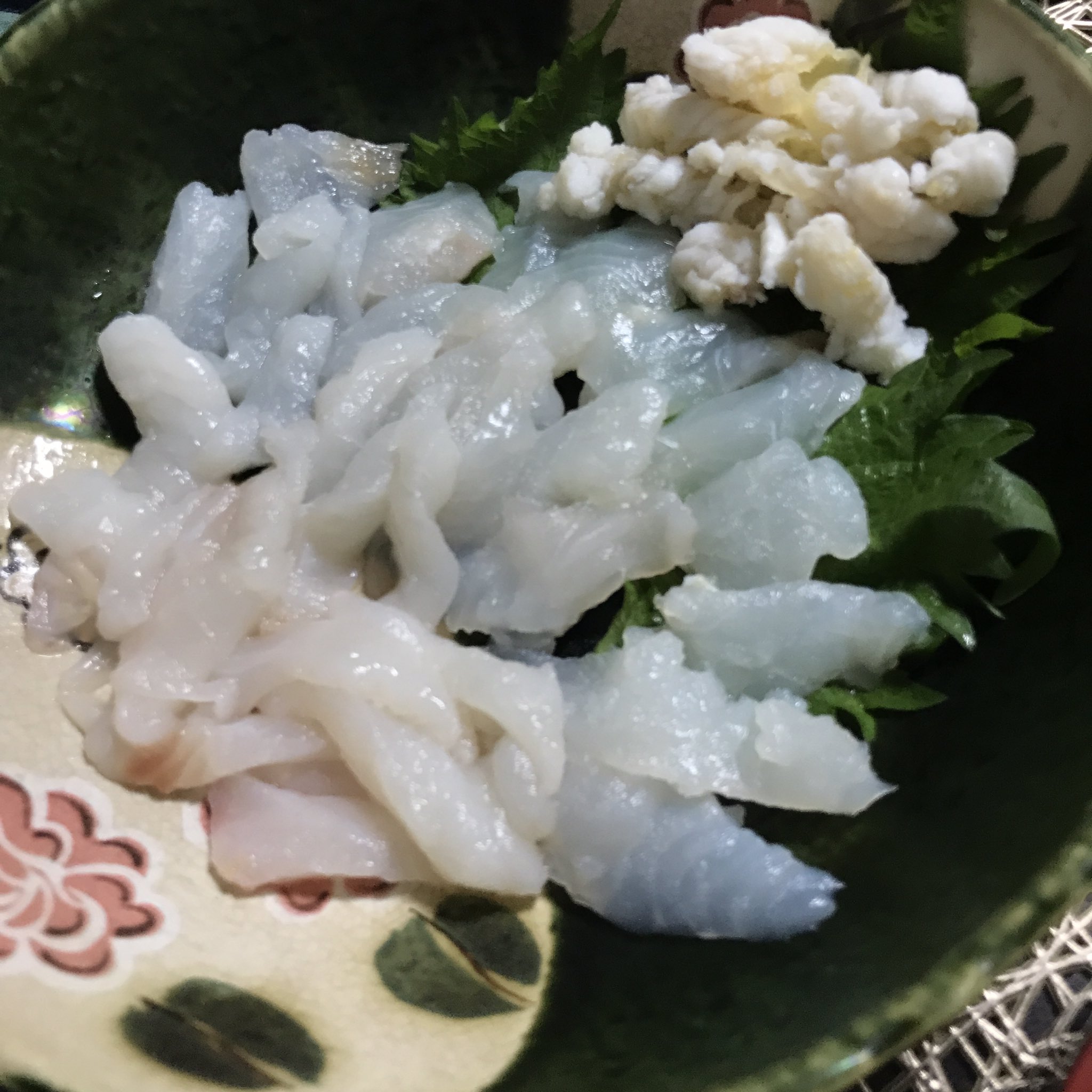 てんてまりん カワハギ 凄い 皮剥ぐの簡単 と思いきや 結局2枚目の薄皮も剥がなきゃいけないという でも身も薄皮もめっちゃ美味しくて感激 松井商店 浦安 かわはぎ T Co 5pkauxnwya Twitter