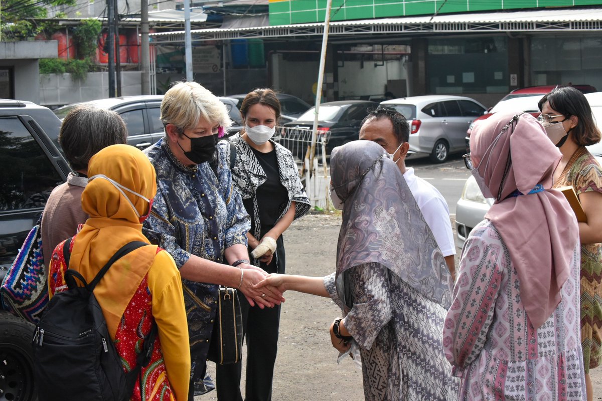 AusAmbGender's tweet photo. 🇦🇺 is proud to support @suarapkbi who tirelessly advocate for the fulfilment of #SRHR for all Indonesian people, delivering inclusive sexual &amp; reproductive health services especially for women, girls and disadvantaged groups across 🇮🇩 @ProcareClinic https://t.co/P6fzTgT0Gv