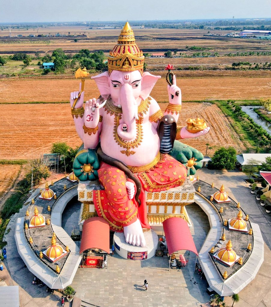 मेरे ट्विटर परिवार के सनातनी मित्रों कोई बता सकता है यह कौन सा मंदिर है! और कहां स्थित है❓