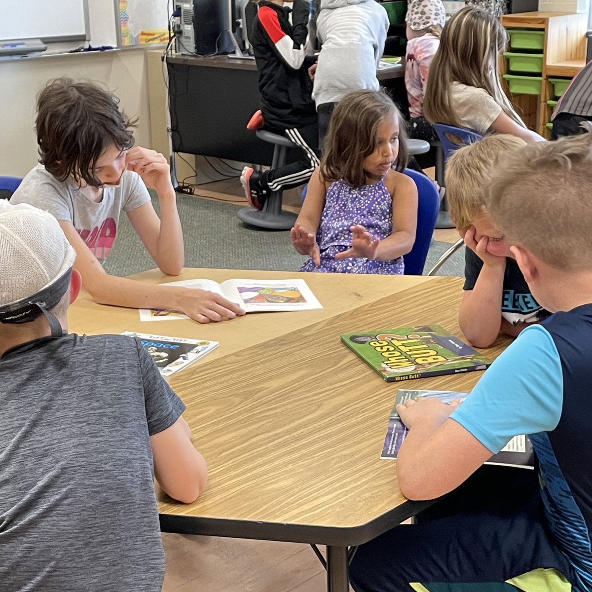 SFAS3_4Grade's tweet photo. We enjoyed reading some good books with our kindergarten buddies today! #sfas @IISSFAS https://t.co/tE5mfmTR2b
