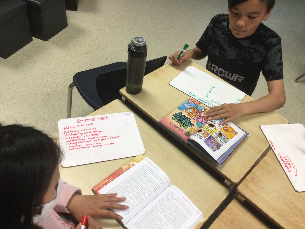 waltonsclass's tweet photo. Searching for compound words in our independent reading text in the Think Tank @WestwoodUGDSB @ugdsb quick word activity to discuss word meaning and word meaning. #onted #wordwork #edchat https://t.co/y0FSNVbBJY
