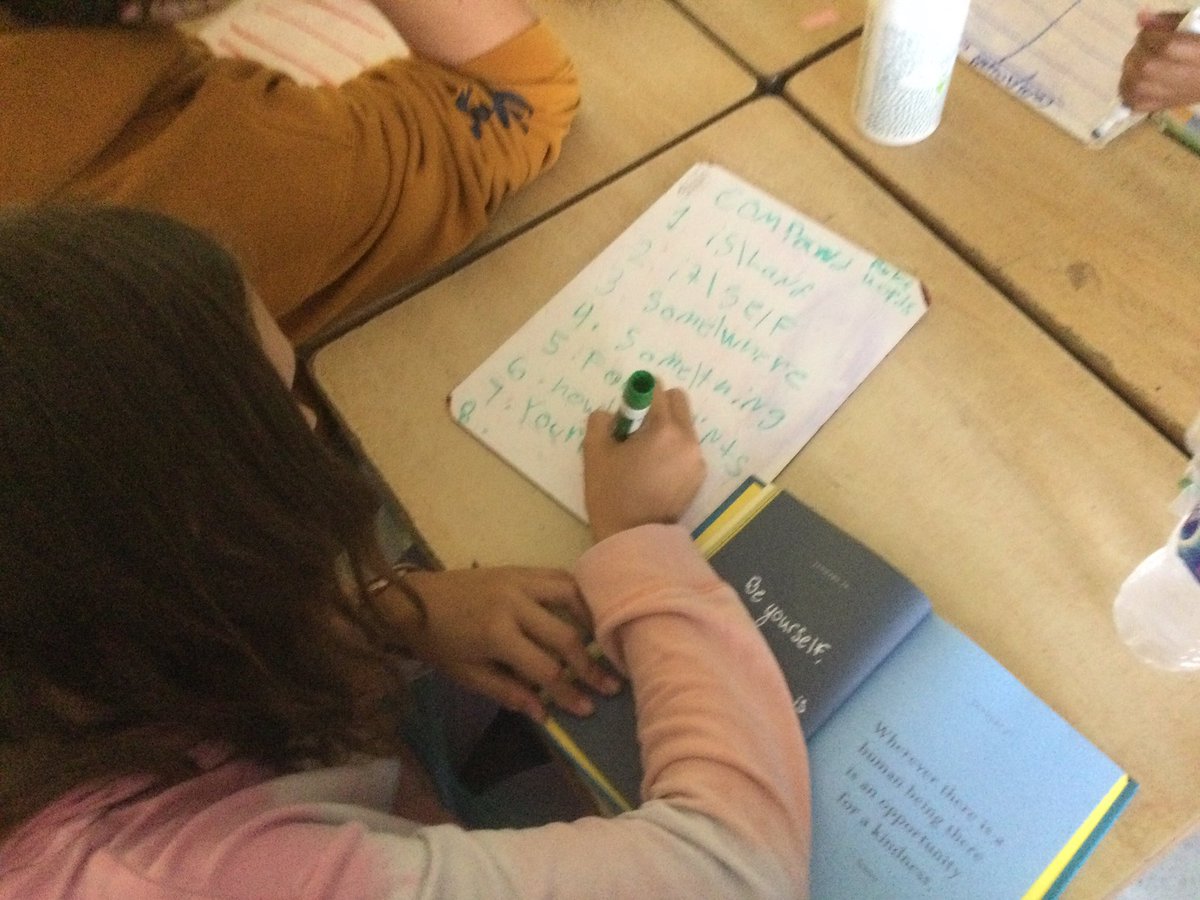 waltonsclass's tweet photo. Searching for compound words in our independent reading text in the Think Tank @WestwoodUGDSB @ugdsb quick word activity to discuss word meaning and word meaning. #onted #wordwork #edchat https://t.co/y0FSNVbBJY