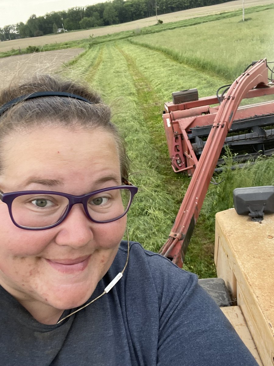 DryerDaniela's tweet photo. Mowing hay to loading seed!! What an eventful evening. https://t.co/MiUZbYThNb