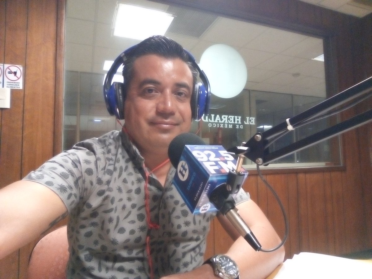 Israel_Ponce1's tweet photo. Estamos en vivo a través de la 92.5 FM El Heraldo de México Radio. #DeFrenteenTamaulipas https://t.co/3gR1dwSD1i