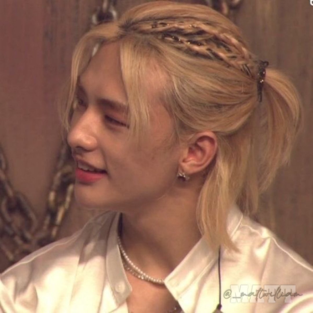 Look what i did to my hair, because im bored.