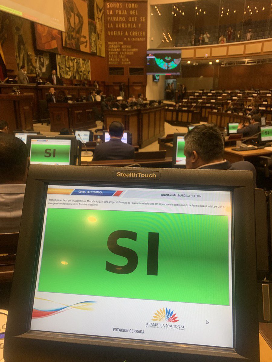 marcelaholguin's tweet photo. Sus acuerdos bajo la mesa, sus artimañas, sus mentiras, sus amenazas solo sirvieron para demostrar que Llori no representa a la gente, solo defiende sus"lassos" e intereses. Hoy con #LloriDestituida la @AsambleaEcuador finalmente dejó de estar secuestrada. https://t.co/VyYc8qA8S7