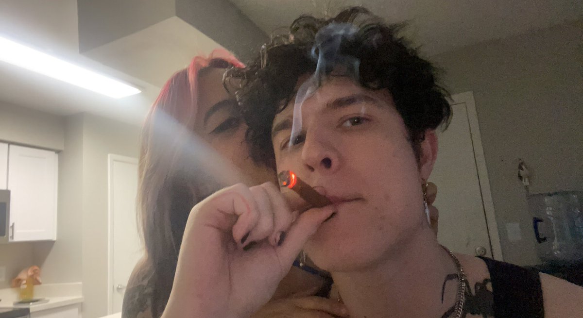 be happy y’all, it’s a new day ❤️

dutchs are better than swishers, swishers are less than mid and ur crazy if u think otherwise