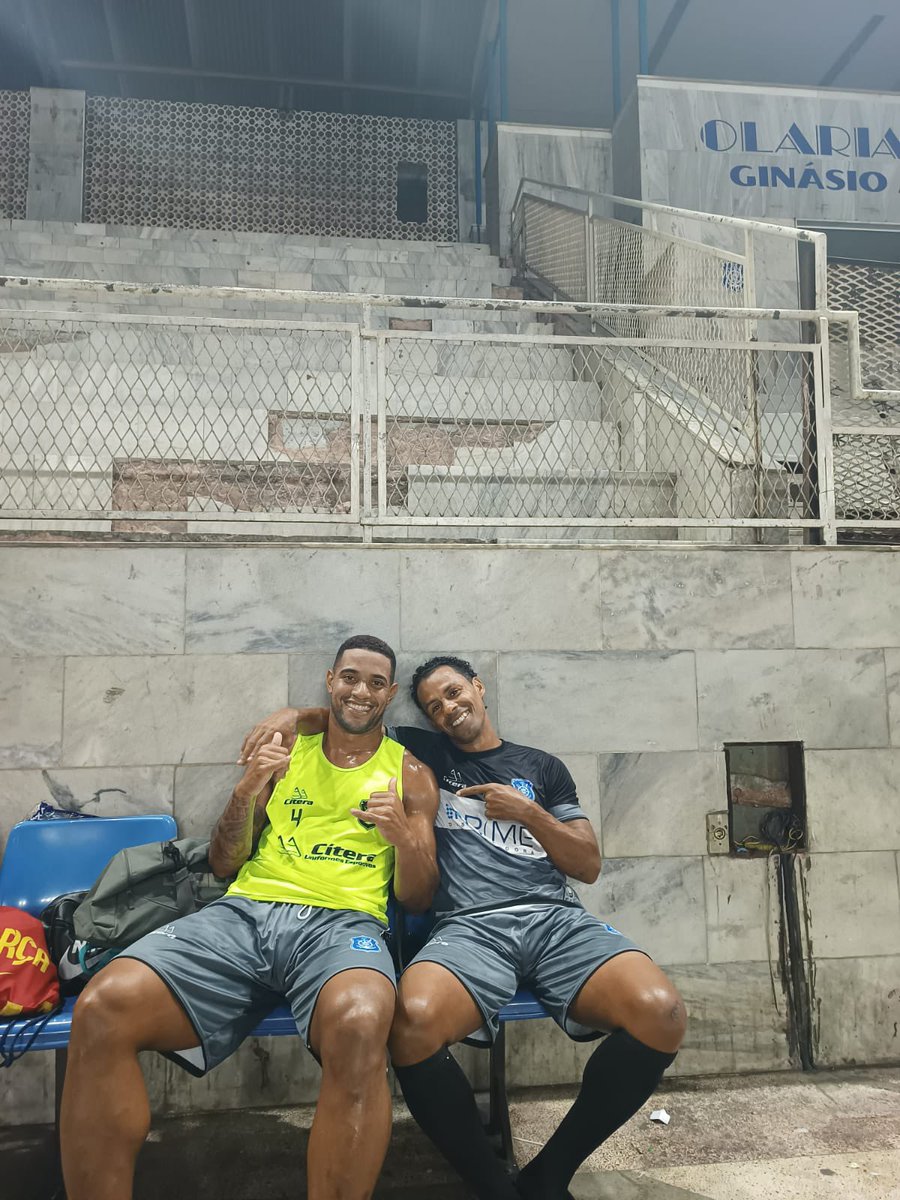 Bartolo16834872's tweet photo. Fim de treino 🙏 pega não 🔥 bartgol e Paulão #olariafutsal #pivos https://t.co/3i5AE64Z4F