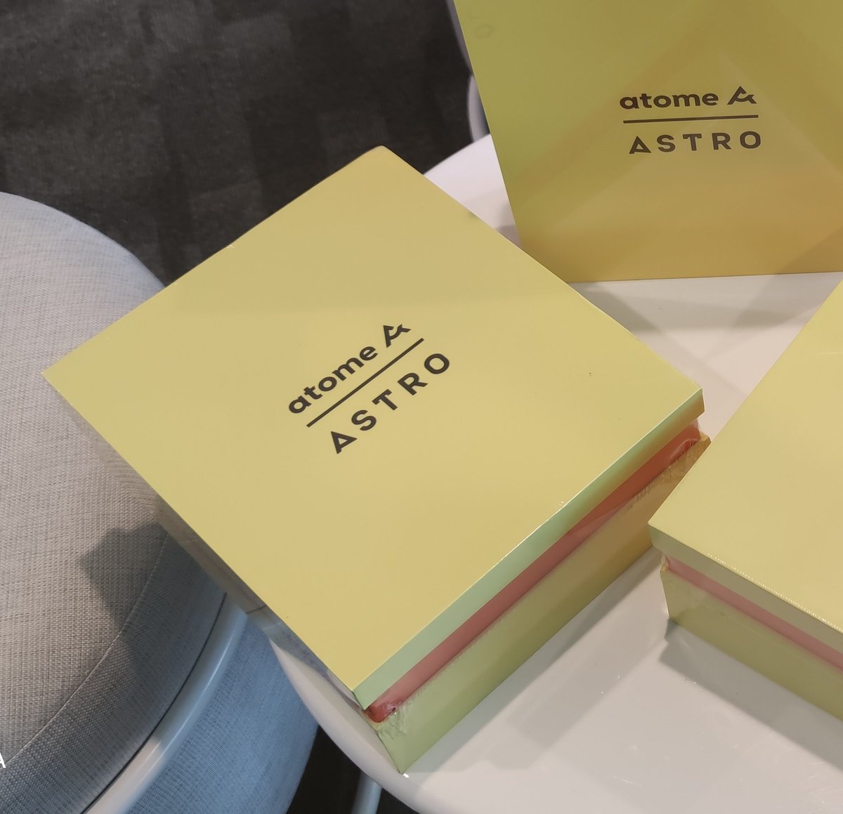 AtomeIndo's tweet photo. Mau giveaway 1 Astro Giftbox, mau gak?
RT tweet ini, follow Twitter @AtomeIndo and Instagram https://t.co/sMeAszsRcQ
Nanti akan mimin share cara dapetinnya
#AtomeID #ownyourexpression #astro #timetoownit #atomexastro #aroha https://t.co/QR4mQV0sqP