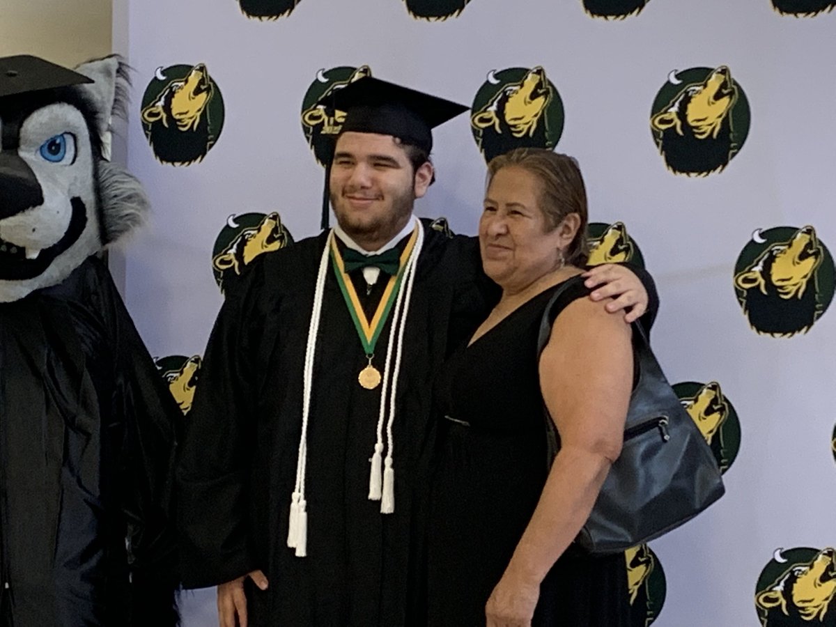 MountainViewHi2's tweet image. They came to us with their own stories and left being part of ours. Congratulations to Mountain View High School’s Class of 2022! We are in awe of you all! #familyloverespect #WeDoAtMountainView @FCPS_OSS @Region4FCPS