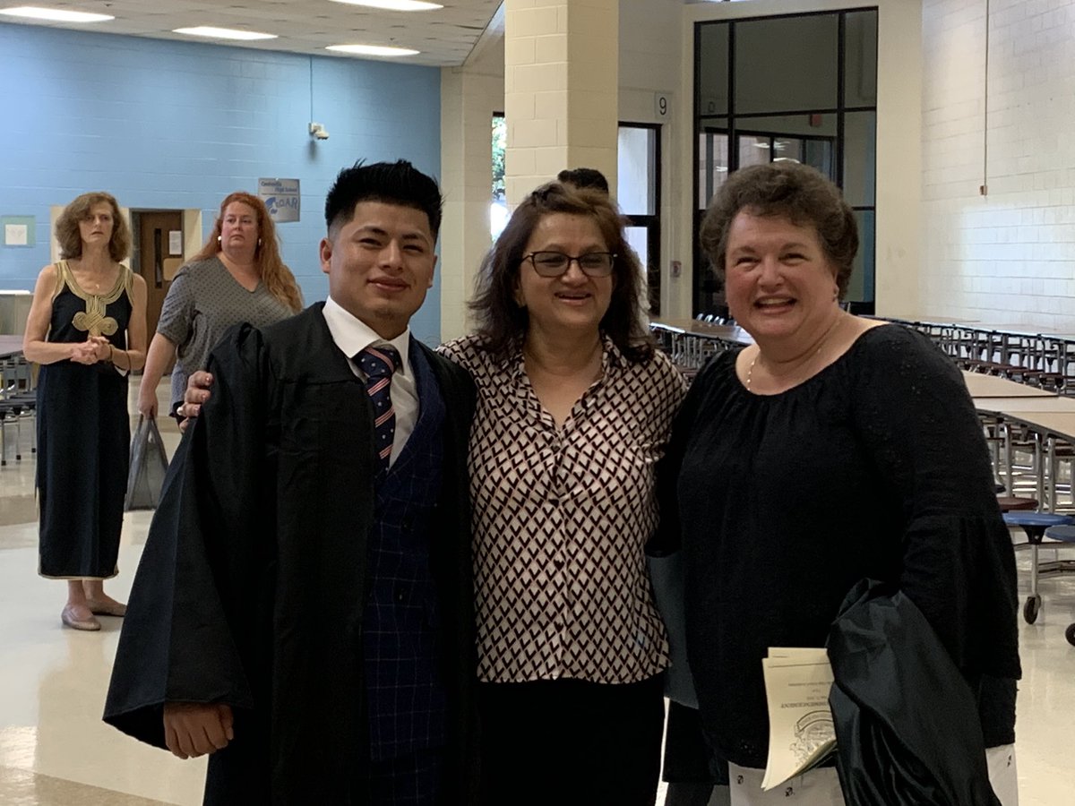 MountainViewHi2's tweet image. They came to us with their own stories and left being part of ours. Congratulations to Mountain View High School’s Class of 2022! We are in awe of you all! #familyloverespect #WeDoAtMountainView @FCPS_OSS @Region4FCPS