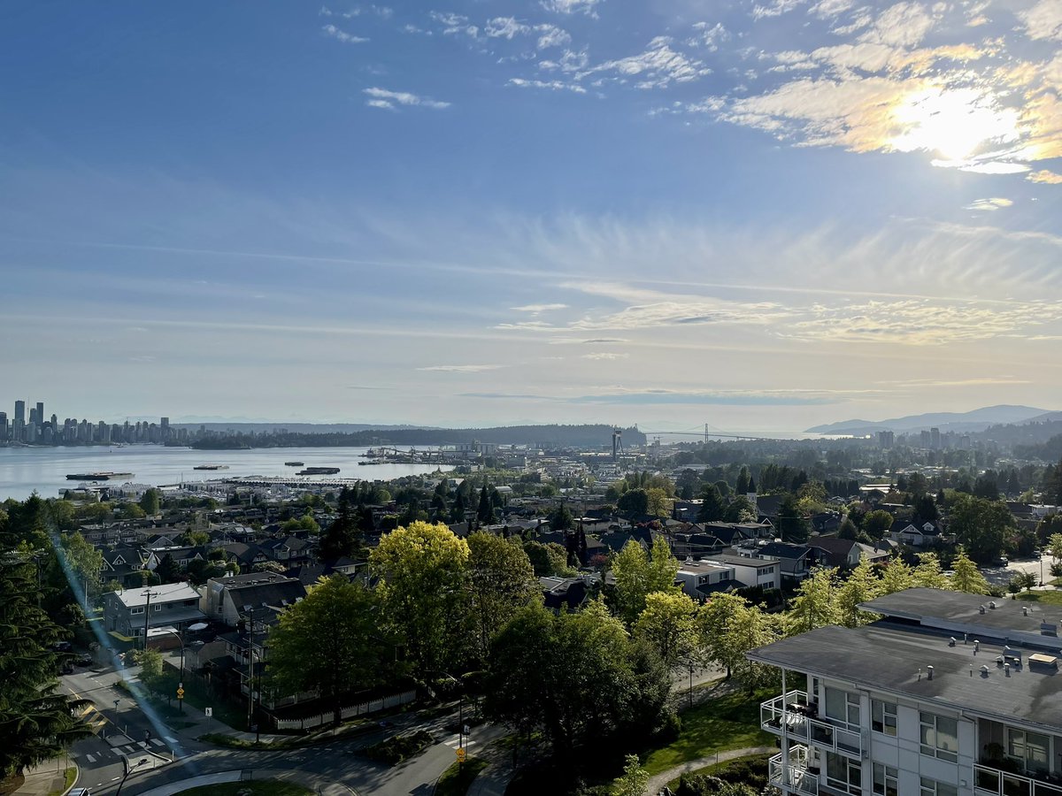 NehiyawSpirit's tweet photo. Another beautiful evening - the sun appeared just in time for my arrival home. The warmth of the pisim provides much comfort. #NorthVancouver
#pisim #medicine #comfort https://t.co/vrXG1olqkU