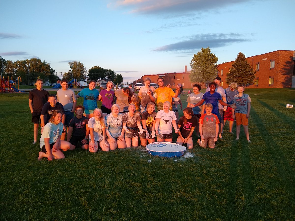 pemffa's tweet photo. Great way to end the school year - a tour at Country Lane Floral &amp; Boutique  and Messy Kickball!! https://t.co/PjksNvwizm