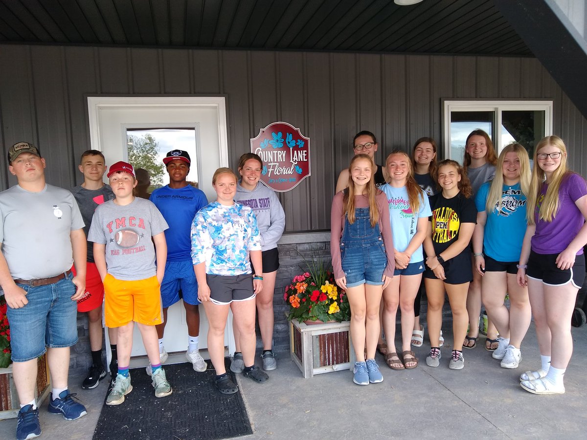 pemffa's tweet photo. Great way to end the school year - a tour at Country Lane Floral &amp; Boutique  and Messy Kickball!! https://t.co/PjksNvwizm