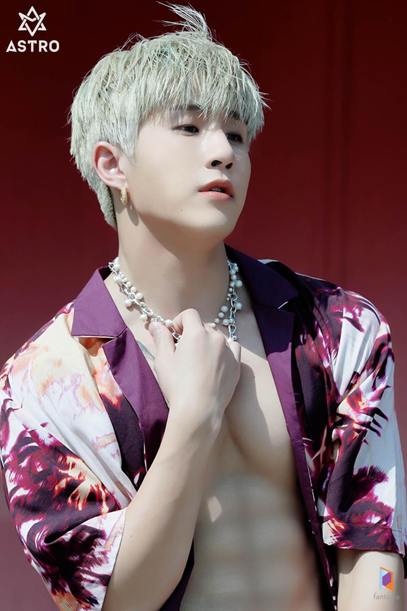 JESUS! Fotos dos bastidores de Jinjin, membro do Astro