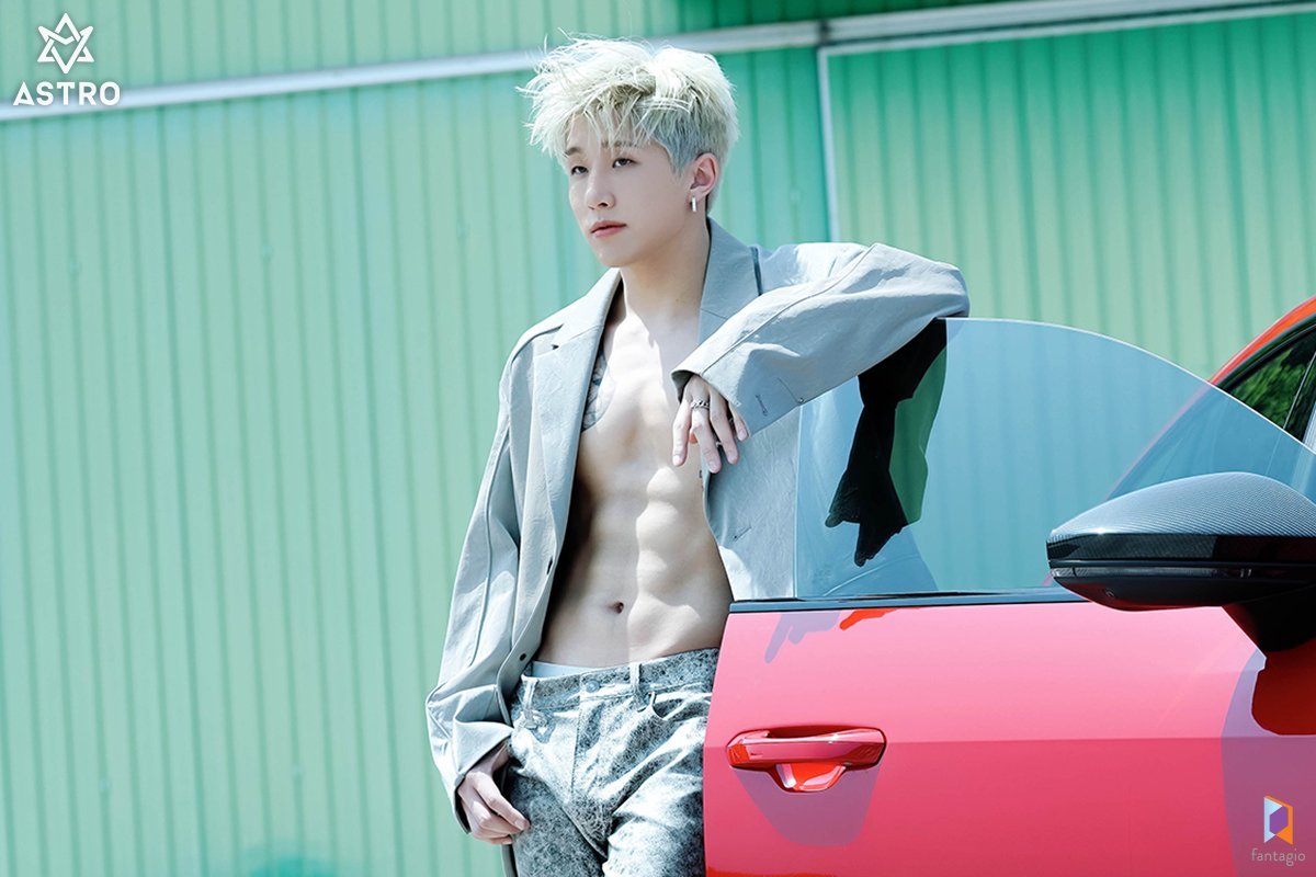 JESUS! Fotos dos bastidores de Jinjin, membro do Astro