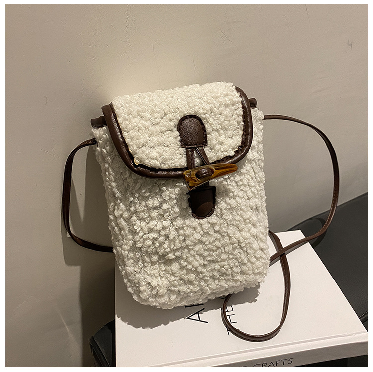 tongcaipacking's tweet photo. Popular Plush mobile phone bag women's autumn winter new messenger wallet vertical small square bag https://t.co/7gPDHpAUbY