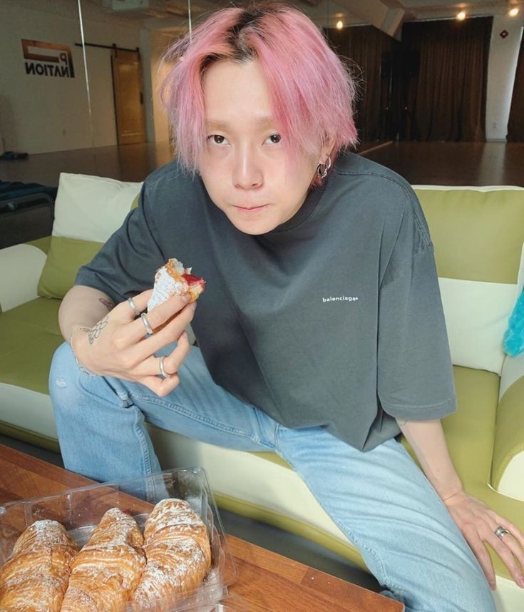 hyjngloml's tweet photo. A bit late but anyways, happy birthday to one of the most talented and admirable persons out there #DAWN_DAY https://t.co/uTS8Oxx1eu