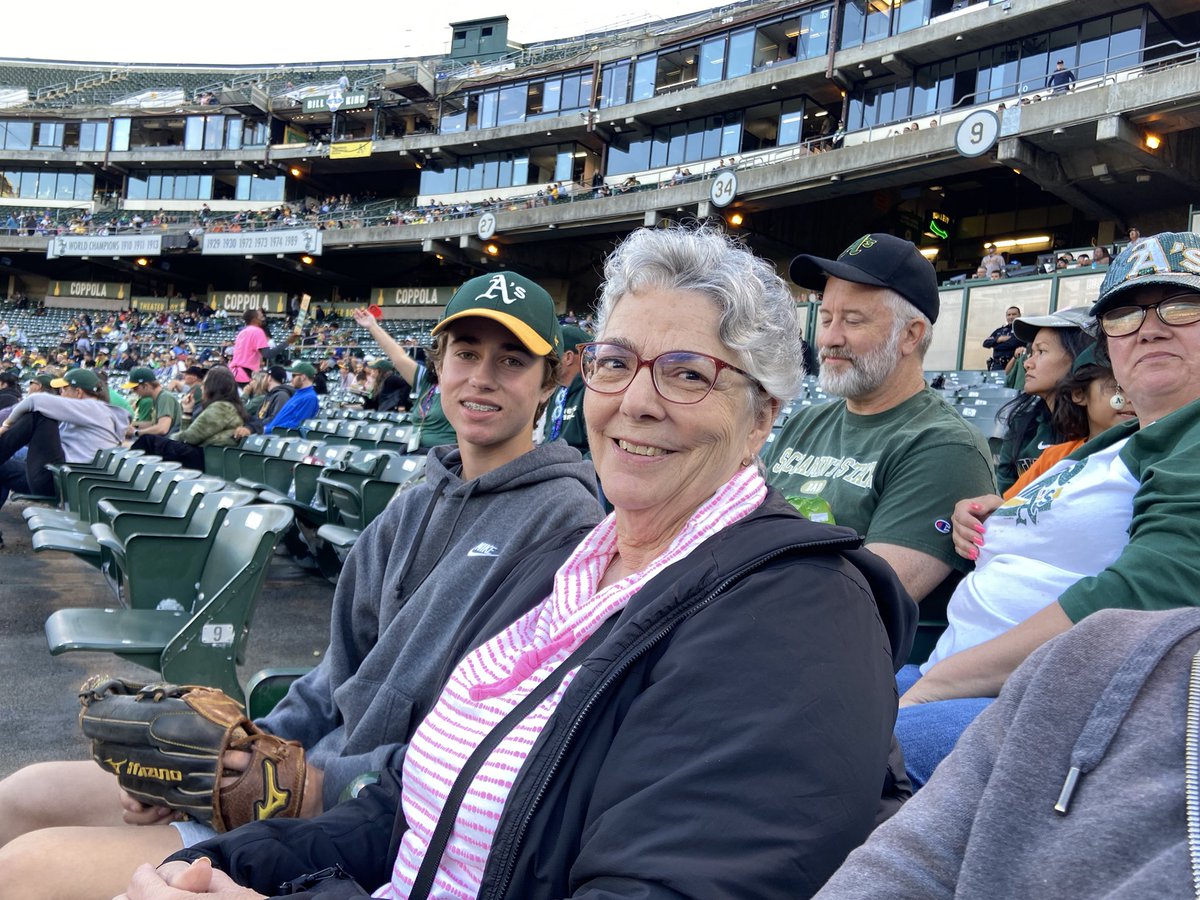 amybmalloy's tweet photo. Great night at the ballpark! @Athletics Go #OaklandAs https://t.co/LkuxdTEUUR