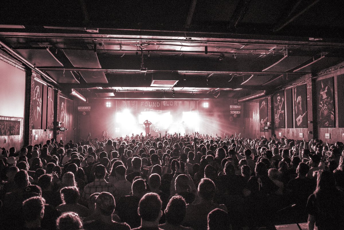 BogartsShows's tweet photo. Hard to believe we're celebrating 20 years of Sticks &amp; Stones but the fans at a SOLD OUT Bogart's tonight have really stuck it out that long! Everyone came ready to sing along w @newfoundglory &amp; they started the party right away w @fouryearstrong  &amp; @BeWellHC 

📸@andymcginnis92 https://t.co/8LaeBK9ZUJ