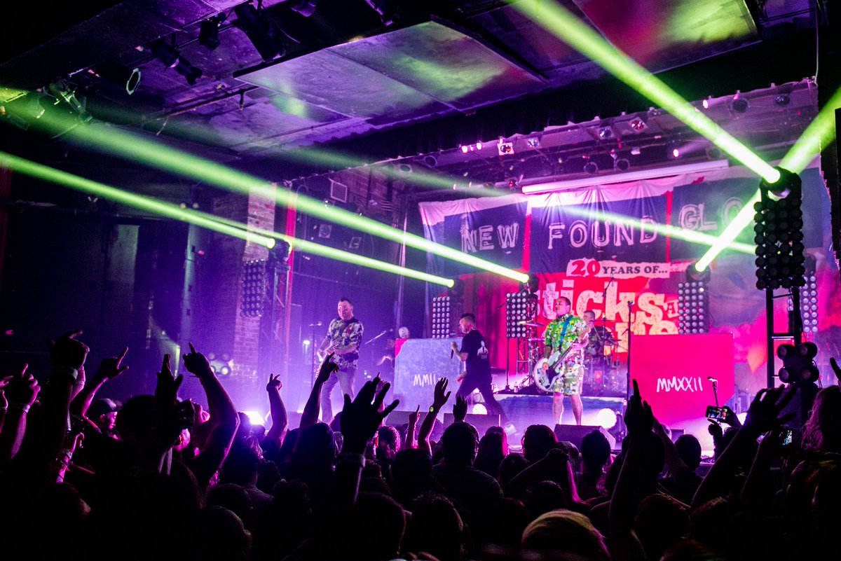 BogartsShows's tweet photo. Hard to believe we're celebrating 20 years of Sticks &amp; Stones but the fans at a SOLD OUT Bogart's tonight have really stuck it out that long! Everyone came ready to sing along w @newfoundglory &amp; they started the party right away w @fouryearstrong  &amp; @BeWellHC 

📸@andymcginnis92 https://t.co/8LaeBK9ZUJ